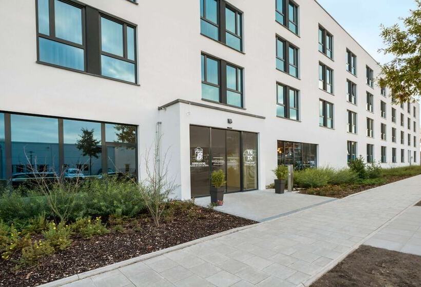 Отель Super 8 By Wyndham Munich City North