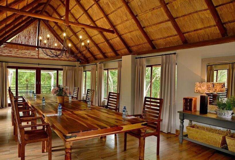 Отель Thanda Manzi Country