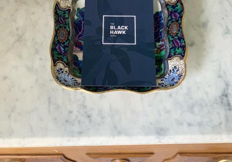 فندق The Black Hawk