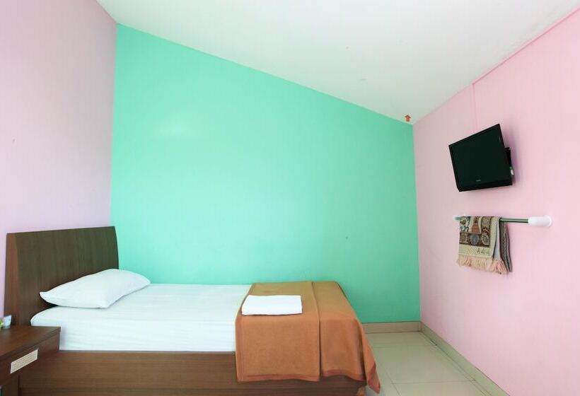 Отель The Nancy S Homestay Pekanbaru Mitra Reddoorz