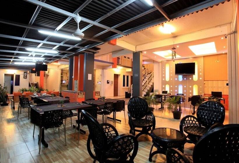 ホテル The Nancy S Homestay Pekanbaru Mitra Reddoorz