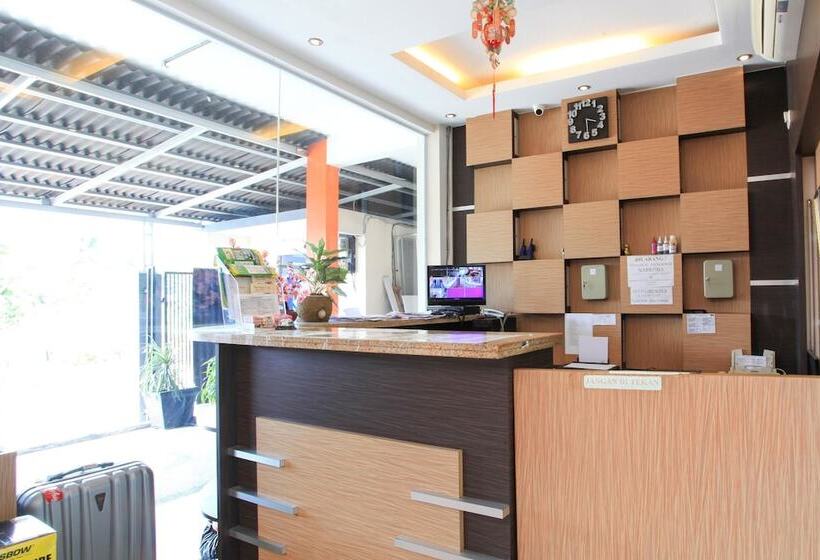 هتل The Nancy S Homestay Pekanbaru Mitra Reddoorz