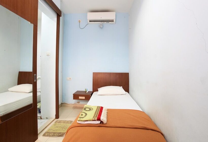 Отель The Nancy S Homestay Pekanbaru Mitra Reddoorz