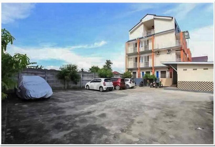 ホテル The Nancy S Homestay Pekanbaru Mitra Reddoorz