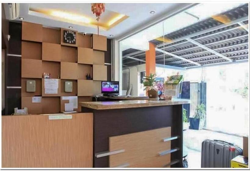 ホテル The Nancy S Homestay Pekanbaru Mitra Reddoorz