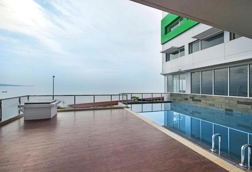 Whiz Prime Hotel Megamas Manado