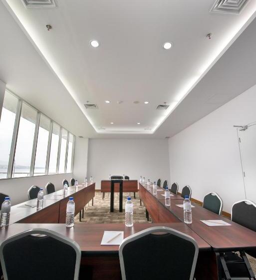 Whiz Prime Hotel Megamas Manado