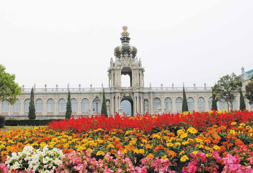 Hotel Ooedo Onsen Monogatari Ureshinokan