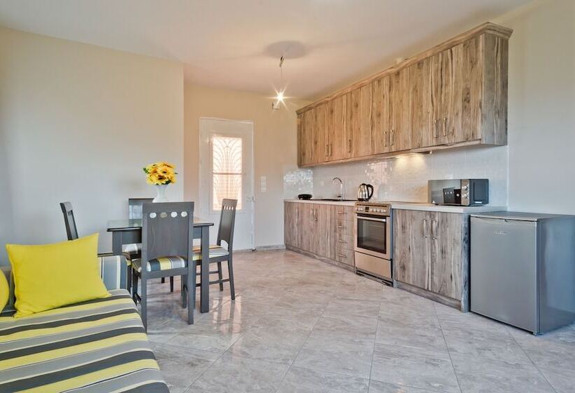 Montemar Studios & Apartments