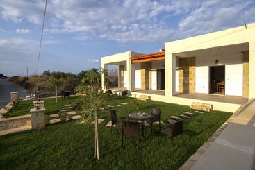 Agarathos Traditional Rooms With Pool