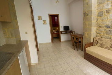 Agarathos Traditional Rooms With Pool