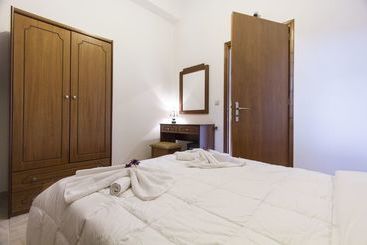 Agarathos Traditional Rooms With Pool