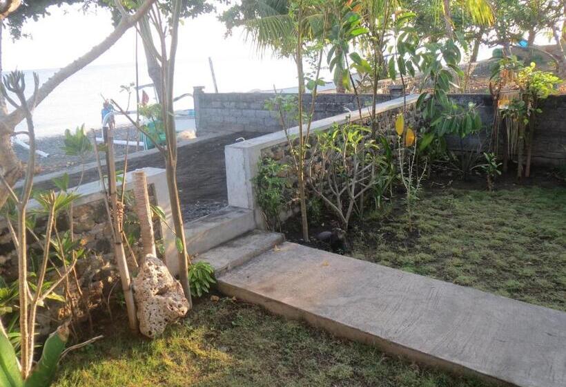 بنسيون Amed Sari Beach Guesthouse