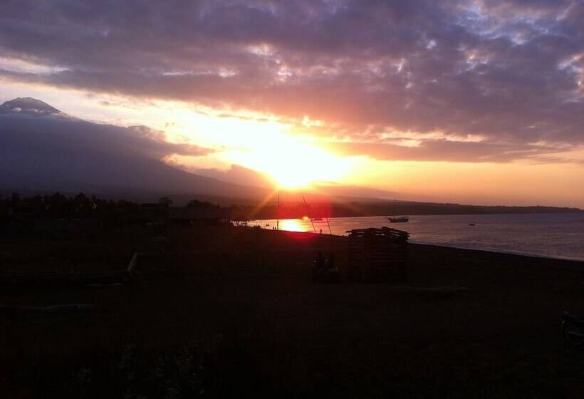 بنسيون Amed Sari Beach Guesthouse