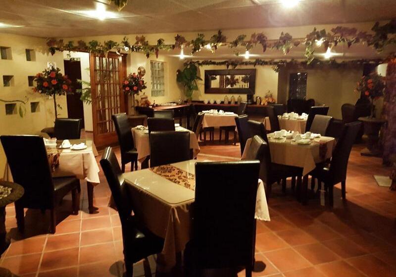 פנסיון Kimberley Manor Guesthouse