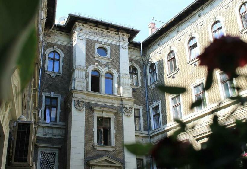 پانسیون Omega Guesthouse Budapest