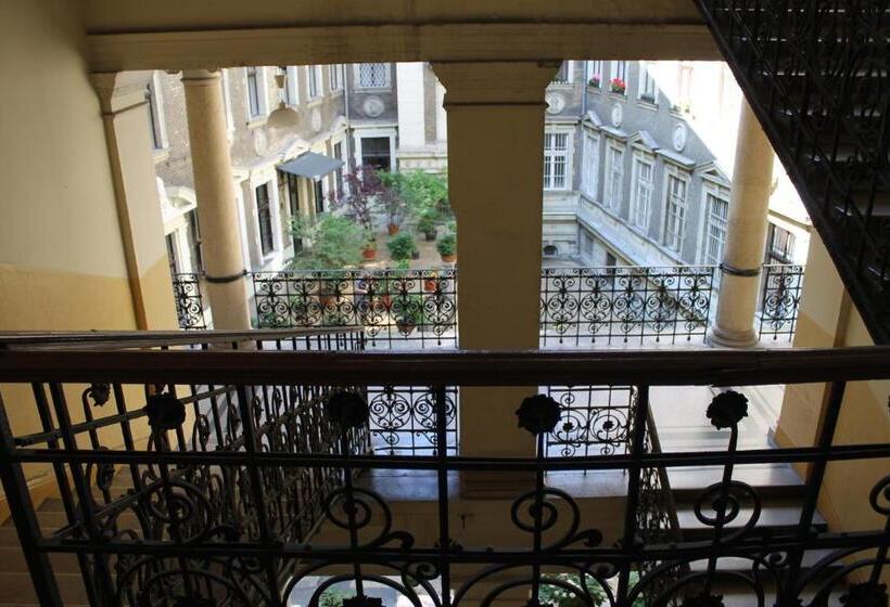 پانسیون Omega Guesthouse Budapest