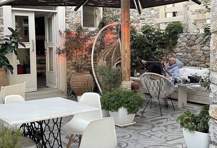 פנסיון Speires Suites