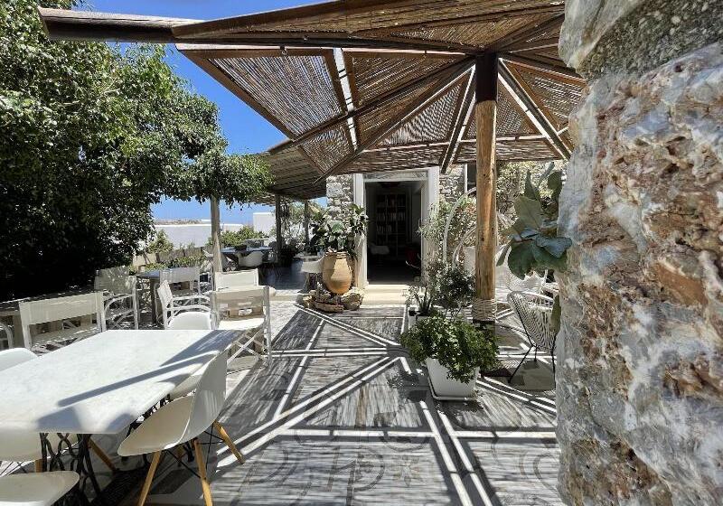 פנסיון Speires Suites