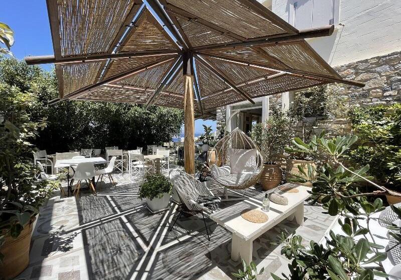 פנסיון Speires Suites