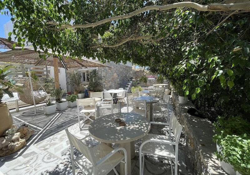 פנסיון Speires Suites