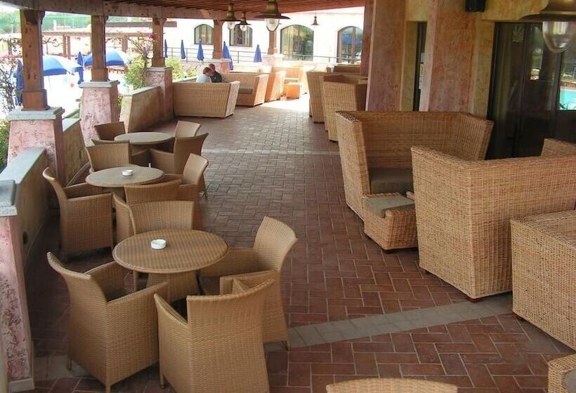 Residence Il Borgo Di Porto Corallo