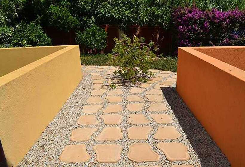 Residence L'isola Surf House