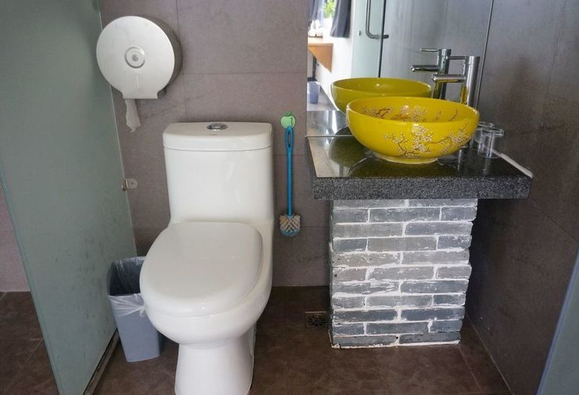 Wada Hostel By The Yulong Local Village Branch