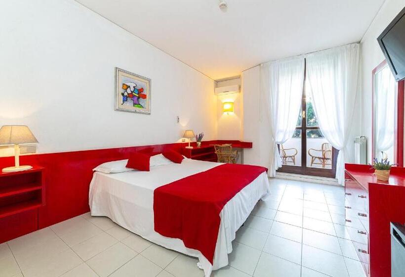 Eraora Hotel Village