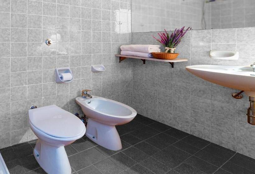 Eraora Hotel Village