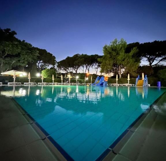 Eraora Hotel Village