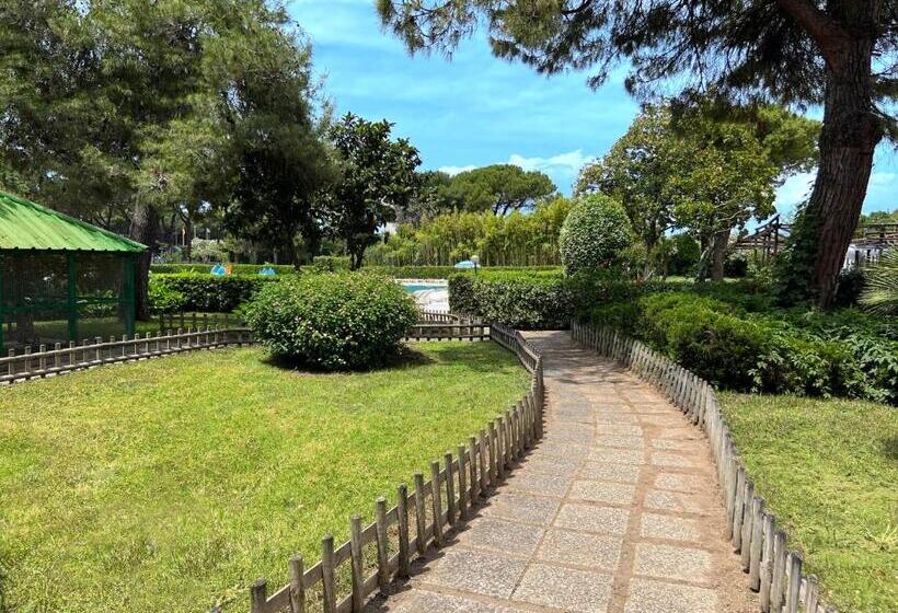 Eraora Hotel Village