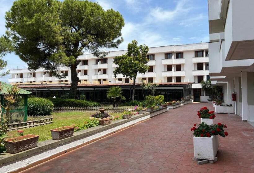 Eraora Hotel Village