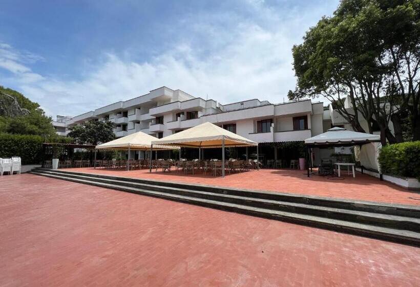 Eraora Hotel Village