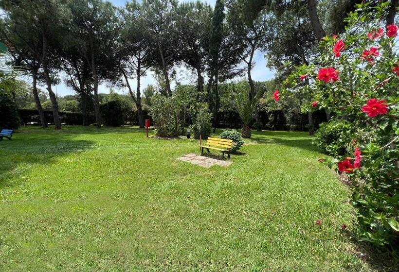 Eraora Hotel Village