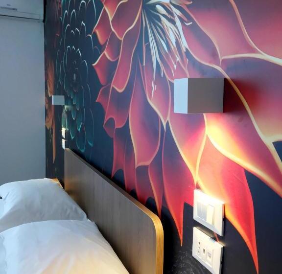 Eraora Hotel Village