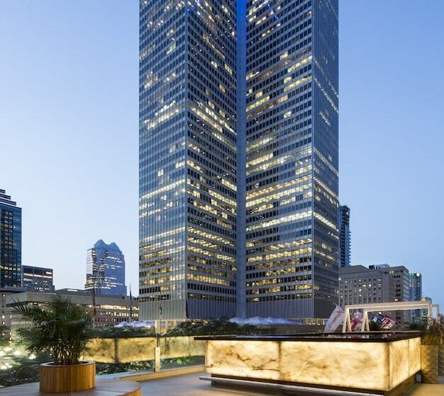 ホテル Fairmont The Queen Elizabeth Gold Experience