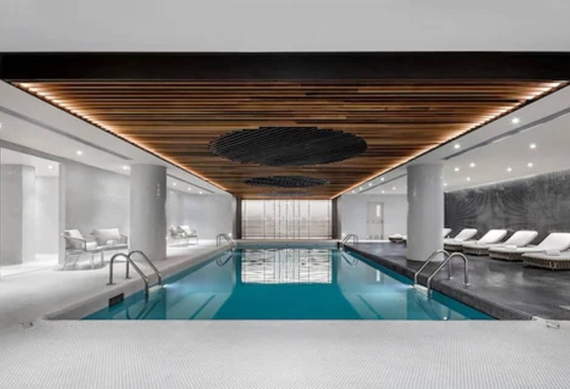 ホテル Fairmont The Queen Elizabeth Gold Experience