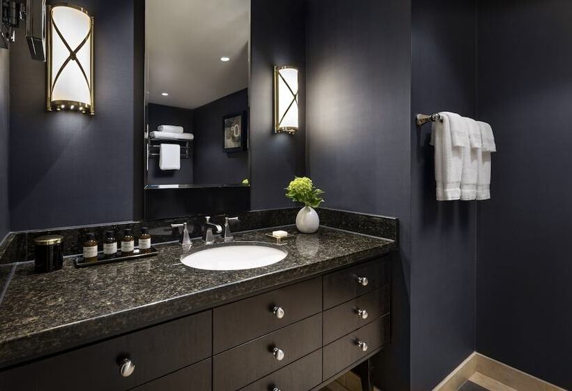 ホテル Fairmont The Queen Elizabeth Gold Experience