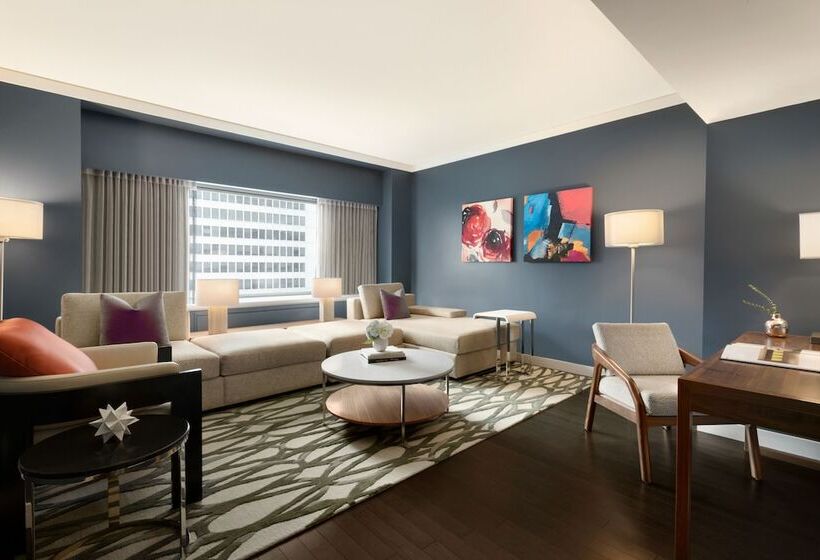 ホテル Fairmont The Queen Elizabeth Gold Experience