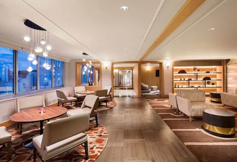 ホテル Fairmont The Queen Elizabeth Gold Experience