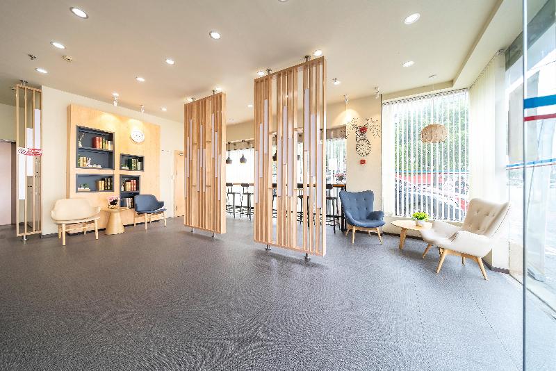 Hanting Hotel Shanghai Qingpu Caoying Road Metro Station