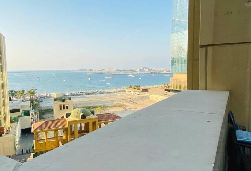 Bollywood Beach Hostel