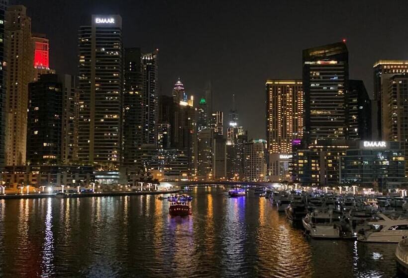 Bollywood Beach Hostel