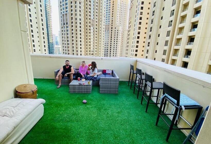 Bollywood Beach Hostel