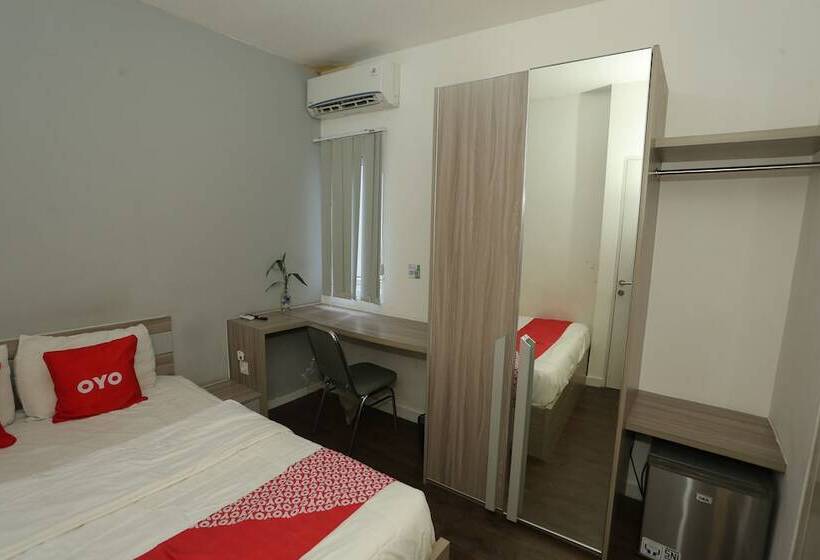 هتل Oyo 92318 Elis Rooms