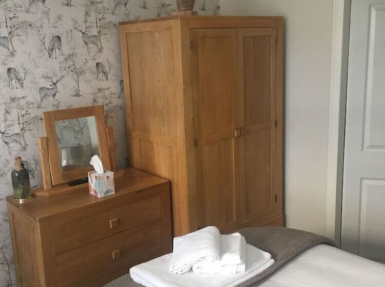 بنسيون Montague Villa