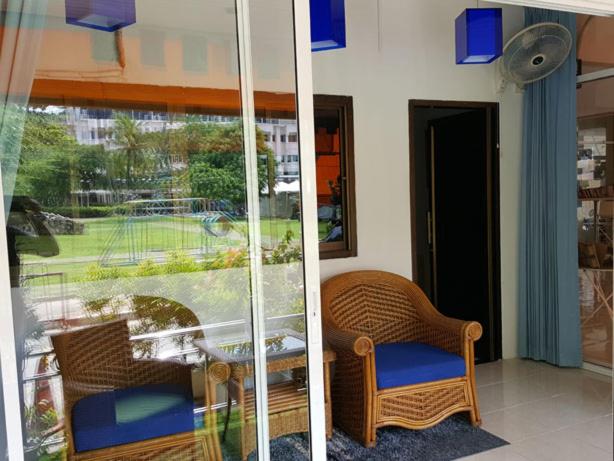 ペンション Oasis Guesthouse & Bar