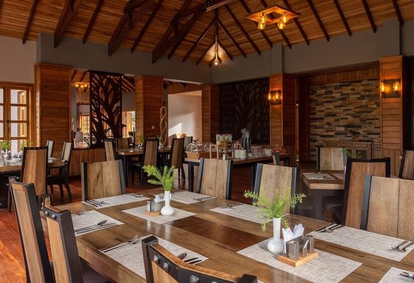 هتل Chimpundu Lodge