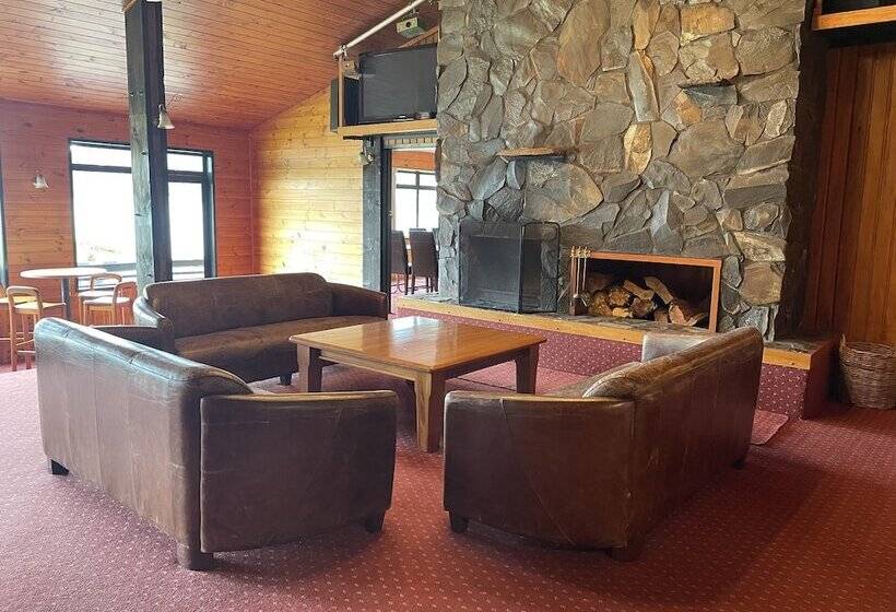 Отель Lakes Lodge Okataina